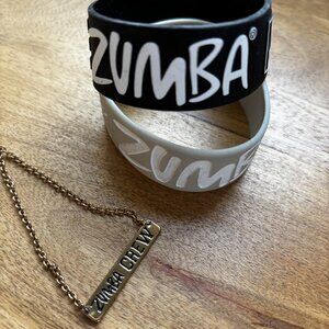 NEW ZUMBA CREW GOLD ADJUSTABLE NECKLACE WITH BLACK AND GRAY ZUMBA BRACELETS